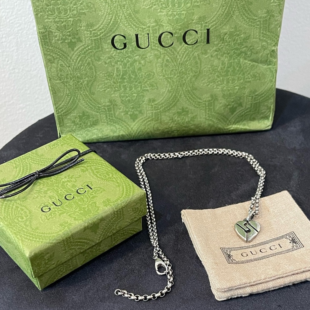 GUCCI Knot Heart Silver Pendant Necklace